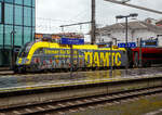 Der Taurus II ÖBB 1116 153 (A-ÖBB 91 81 1116 153-8), mit Werbung für den österreichische Automobil-, Motorrad- und Touringclub „ÖAMTC“ hat am 11.09.2022 mit einem