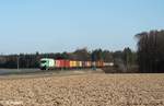 ER20 03 alias 223 103 zieht bei Oberteich den lange Leine Bunter Schachteln aus Wiesau nach Hof.