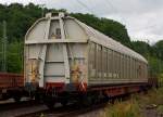 Schiebewandwagen mit vier Radstzen, ohne Trennwandsystem Habbiins 2743 (31 81 2743 256-1) der Rail Cargo Austria, abgestellt am 08.06.2012 in Betzdorf (Sieg).