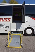 wien-blaguss-reisen-gmbh/650331/setra-517-hd-rolli-tours-hebebuehne Setra 517 HD 'Rolli Tours' (Hebebhne fr Behinderte Menschen) von Blaguss Reisen aus Wien 2017 in Krems.