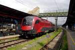 Am 21 Mai 2010 steht ÖBB 1116 216 mit ein Railjet nach Wien West in Salzburg Hbf.