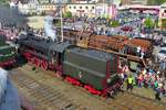  Vielleicht hat jedoch Jemand Interessen an die Dampflokparade in Wolsztyn...  Menschenmenge-Impression bei Ol49-59 in Wolsztyn während der Dampflokparade am 30 April 2016 in Wolsztyn.