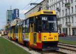 STRASSENBAHNBETRIEBE IN POLEN  Strassenbahn WARSCHAU  Trotz der Inbetriebnahme von neuen Niederflurgelenkwagen bilden auch heute noch immer die alten polnischen Triebwagen aus dem Hause Konstal das