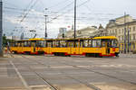   Straßenbahn Warschau (Tramwaje Warszawskie): Zwei gekuppelte Konstal 105Nb (Triebwagen 1396 und 1395) am 26.06.2017, als Linie 71, am Plac Bankowy (deutsch: Bankenplatz) in Warschau.