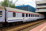 Der Bar-/Speisewagen 50 51 88-70 198-9 PL-PLKIC der Gattung WRnouz (113Aa) der PKP Intercity am 25 Juni 2017 im Hauptbahnhof Posen (Poznań Główny), eingereiht in den TLK 56134 von