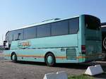 Neoplan Euroliner von Przew�z Os�b  Ontour  Kamil Grzybowski aus Polen im Stadthafen Sassnitz.