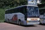 Dieser Reisebus der Fa. Heuel, Drolshagen, Sauerland, ist mit einer
interessanten Werbung fr den schweizer Glacier Express verziert.
Aufnahme am 11.9.2000 in Sanitz auf der Insel Rgen.