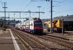 Der SBB RABe 514 047-0  (ein DTZ bzw. Siemens Desiro Double Deck) fährt am 07.06.2015, als S 16 nach Effretikon, in den Bahnhof Zürich-Tiefenbrunnen ein. Recht steht der 110t - KIROW Gleisbauschienenkran KRC 1010 der Vanomag AG, Kran XI, Schweres Nebenfahrzeug Nr. 99 85 9219 031-3 CH-VMG VTmaass.

Am 23. Februar 2003 entschied der SBB Verwaltungsrat die ersten 35 Züge für die S-Bahn Zürich bei Siemens Transportation Systems zu bestellen. Diese Entscheidung kam relativ überraschend, da Siemens zuvor noch keine Doppelstockzüge hergestellt hatte.

Die DTZ bilden die zweite Fahrzeuggeneration der Zürcher S-Bahn und ergänzen seit 2006 die erste Generation in Form der Doppelstockpendelzug (DPZ). Gegenüber diesen verfügen die DTZ über Niederflureinstieg, Fahrzeugklimatisierung und Vakuumtoiletten. 
Der vierteilige Triebzug bestehend aus zwei Triebköpfen und zwei Mittelwagen und wird in den beiden Triebköpfen von Asynchrommotoren, die jeweils ein Triebdrehgestell versorgen, angetrieben. Damit sind insgesamt 8 Achsen mit jeweils 400kW angetrieben. Von beiden Triebköpfen muss jeweils ein Stromabnehmer an die Fahrleitung angelegt werden, da aus Platzgründen keine 15kV Dachleitung vorhanden ist. Die zweiflügeligen Außentüren wurden behindertengerecht mit Schiebetritten ausgerüstet.

Technische Daten
Gebaute Anzahl: 61 vierteilige Triebzüge
Baujahre: 2005-2008 (1.+2.Serie)
Spurweite:  1.435mm (Normalspur)
Achsformel: Bo-Bo+2`2`+2`2`Bo-Bo
Länge über Kupplung: 100 m
Höhe: 4.600mm
Breite: 2.780mm
Leergewicht: 225t
Achsabstand im Drehgestell: 2.500mm
Raddurchmesser: 920mm
Höchstgeschwindigkeit: 140 km/h
Stundenleistung: 3.200 kW
Anfahrzugkraft: 240kN
Beschleunigung: 1,1m/s2
Stromsystem: 15kV 16,7 Hz 
Sitzplätze: 1.Klasse 74 / 2.Klasse 304
Stehplätze: ca. 600
Einstieghöhe: 600mm über SOK
