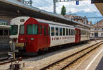 Der tpf - La Gruyère Meterspurtriebwagen BDe 4/4 – 142 „Semsales“ mit dem Steuerwagen Bt 252 stehen am 28.05.2012 im Bahnhof Bulle zur Abfahrt nach Broc bereit.