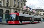 (281'156) - SW Winterthur - Nr. 135 - Hess/Hess Gelenktrolleybus am 10. Oktober 2025 beim Hauptbahnhof Winterthur