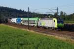 BLS: Re 485 016-0 bringt Lastwagen auf der Schiene vom Norden in den Süden.