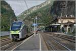 ISELLE TERMINI könnte man in diesen Tagen den Bahnhof von Iselle di Trasquera nennen, enden doch alle Züge hier. Infolge Bauarbeiten einer Brücke ist die Strecke Iselle - Domodossola unterbrochen, es fahren (sehr viele) Ersatzbuse. Die BLS fährt nun stündlich (statt zweistündlich) bis Iselle, fast alle andern Züge entfallen. 
Im Bild der BLS RABe 528 102 als RE 1 4259 von Bern in Iselle di Trasquera angekommen (8:35) und wendet nun auf den RE 1 4264 nach Bern (ab 9:20) somit bleibt herrlich viel Zeit den BLS MIKA in Iselle zu fotografieren. 

Ein kleines Detail sein noch angemerkt: Da der Zug auf Gleis 3 ankommt und dort beim Aussteigen fotografiert wurde, kann man geradewegs durch die 169 Meter langen Gallerie di Iselle das Portal des Simplontunnels (19803/19823m Länge) erkennen!
Und noch ein Detail zum Detail: der Tunnel von Iselle gehört auf 144 Meter Länge der SBB. 

17. August 2024