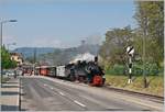 Die SEG  G 2x 2/2 105 und HG 3/4 N° 3 verlassen Blonay mit offiziellen Jubiläumszug Richtung Chamby.