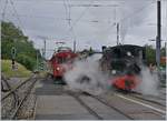 Ein dampfendes  Stimmungsbild  mit der G 2x 2/2 105 und dem auf dem Nebengeleis kaum zu sehenden RhB ABe 4/4 I 35, der mit seinem Blonay-Chamby  Bernina-Wagen  als Riviera Belle Epoque von Chaulin