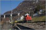 Bei einem (langsamen) Spaziergang am Genfersee entdeckt: der SBB Tm 234 146-9 mit einem kurzen (Dienst)-Güterzug kurz vor Villeneuve.