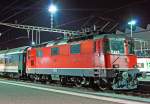 Nachtschwrmereien - Die SBB Re 4/4  - 11152 ist am 29.09.2012 (3:28 Uhr) im Bahnhof Luzern abgestellt.