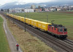 Postzug mit der Re 420 318-8 zwischen Bettlach und Selzach am sehr trben 22. Januar 2021.
Foto: Walter Ruetsch