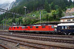 Die SBB Re 8/8 (Re 4/4-11194 und Re 4/4-11156) haben mit dem Venice Simplon-Orient-Express (VSOE) nach Venedig am 02.08.2019, leider bei Regen, den Bahnhof Göschenen erreicht.

Der Orient-Express, für mich der Zug der Züge, und dann noch auf dieser wunderbaren Strecke, der Gotthardbahn. Nur fehlt mir dafür etwas Sponsoring ;-)