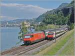 Knapp hat es gepasst: Zwei IR 90 begegnen sich beim Château de Chillon, wobei die SBB Re 460 ihren Zug in Richtung Genève-Aéroport schiebt, während an der Spite des Gegenzuges nach Brig ein Steuerwagen eingereiht ist. 

5. Juni 2024