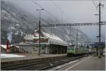 Zwei BLS Re 485 sind mit einer RoLa bei Kandersteg auf dem Weg Richtung Frieburg im Breisgau.