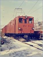 An einem Januartag des Jahres 1986 stand die RhB Ge 4/4 181 der Blonay Chamby Bahn in Blonay.