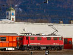 
Die RhB Ge 4/4 I – 605 „Silvretta“ ist am 20.02.2018 in Landquart abgestellt.

Die zehn Loks der BR Ge 4/4 I waren die ersten Elektroloks der RhB ohne Stangenantrieb. 1944 wurden vier Loks bei der Schweizerischen Lokomotiv- und Maschinenfabrik Winterthur (SLM) bestellt, die 1947 in Betrieb gingen. Hauptschlich im Schnellzugdienst eingesetzt, bewhrten sie sich sehr gut, so dass die RhB 1953 sechs weitere Loks bestellte. In untergeordnete Dienste verdrngt wurden sie mit den Auslieferungen der Ge 6/6 II und der Ge 4/4 II. Zwischen 1986 und 1991 wurden die Lokomotiven modernisiert, insbesondere wurden neue gerumigere Fhrerstnde angebaut und die Loks mit Vielfach- und Fernsteuerung ausgerstet. Ab 1997 wurden die alten Scherenstromabnehmer durch neue Einholmstromabnehmer ersetzt, um den Einsatz auf der um elektrifizierten Arosabahn zu ermglichen.

Die Bo'Bo'-Loks sind heute 80 km/h schnell (ursprnglich 75 km/h) und haben eine Leistung von 1.184 kW. Sie wiegen 48 t und sind 12.100 mm lang. Auf einer 35 ‰ Steigung betrgt die Anhngelast 185 t, bei 45 ‰ noch 135 t.

Ende 2010 hat die Rhtische Bahn damit begonnen, die Lokomotiven dieser Baureihe nach ber 50 Dienstjahren sukzessive aus dem Dienst zu nehmen und zu verschrotten. Die Lok 603  Badus  bleibt erhalten, sie soll nach Deutschland in das Museum Bahnpark Augsburg gebracht werden. Die Lok 602  Bernina  wurde am 7. Mrz 2012 fr 5 Jahre an das Verkehrshaus Luzern bergeben (Leihgabe), ist aber wieder im Einsatz.

Aufgrund der Bauarbeiten am neuen Albulatunnel sind die vier noch vorhandenen Lokomotiven (602, 603, 605 und 610) vor Gterzgen mit Gestein aus der Tunnelbaustelle oder vor Versorgungszgen fr selbige im Einsatz.

TECHNISCHE DATEN  der Ge 4/4 I:
Betriebsnummern: 601 - 610
Hersteller der Kasten und Drehgestelle: SLM
Hersteller der Elektrik:  BBC / MFO
Inbetriebsetzung: 1953  (601-604 1947)
Spurweite: 1.000 mm
Achsanordnung: Bo'Bo'
Gebaut Fahrzeuge: 10 (davon 2 noch im Betrieb)
Hchstgeschwindigkeit: 80 km/h
Lnge ber Puffer: 12.100 mm
Drehzapfenabstand: 6.200 mm
Achsabstand im Drehgestell: 2.500 mm
Triebraddurchmesser (neu): 1.070 mm
Breite: 2.650 mm
Dienstgewicht: 48 t
Anhngelast auf 35‰: 185 t
Anhngelast auf 45‰: 135 t
Fahrleitungsspannung: 11 kV 16,7 Hz (AC)
Anzahl Fahrmotoren: 4 Stck vom Typ 8 SW 
Max. Leistung am Rad: 1.184 kW (1.600 PS)
Max. Zugkraft am Rad: 142 kN
Dauerzugkraft am Rad: 92 kN
Getriebebersetzung: 1 : 5,437

