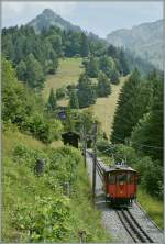 Auf Talfahrt: MG HGe 2/2 N 2 zwischen Crt-d'y-Bau und Haut-de-Caux.