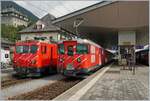 Die MGB HGe 4/4 II N° 4 und der Deh 4/4 23 begegnen sich in Disentis.