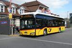 (281'566) - PostAuto Bern - BE 871'367/PID 12'282 - eSolaris am 16. Oktober 2025 beim Bahnhof Interlaken Ost