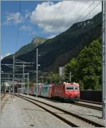 Ein Glacier Express am tiefsten Punkt seiner Reise.