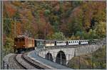 Die Bernina Bahn Ge 4/4 81 der Blonay Chamby Bahn ist mit einem langen Reisezug auf dem Weg nach Vevey und überquert nun den Baie de Clarens Viadukt.