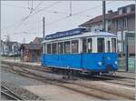 Mitten im Winter steht der Blonay Chamby Bahn TL Ce 2/3 28 abgebügelt in Blonay.