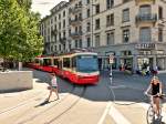 . Sommer in Zrich - Am Stadelhoferplatz in Zrich konnte ich am 07.06.2015 den Stadler Be 4/6 N 73 der Forchbahn aus einer fahrenden Tram 2000 fotografieren. Die Forchbahn bedient die Linie 18 Rehalp–Esslingen, welche zur S-Bahn Zrich gehrt. 2009 wurde der Stadelhoferplatz umgebaut, so dass der Verkehr von Forchbahn und Tram ber separate Schienen und Wendeschlaufen abgewickelt werden kann. (Hans)

Die technischen Daten (3 Be 4/6):

Hersteller: Stadler
Baujahr: 2004
Nummern: 61-73 
Lnge ber Kupplung: 75,441 m 
Lnge ber Wagenkasten: 74,441 m 
Kastenbreite: 2,4 m  
Hhe ber SO: 3,65 m
Achsstand Triebdrehgestell: 1,86 m
Achsstand Laufdrehgestell: 1,7 m
Einstiegsbreite: 1,3 m
Einstiegshhe: 0,35 m
Spurweite: 1,0 m
Minimaler Kurvenradius: 14,5 m
Anzahl Fahrmotoren: 12 
Anfahrzugkraft: 270 kN 
Hchstgeschwindigkeit: 80 km/h
Maximalleistung 600/1200 V: 1260/1575 kW 
Dauerleistung: 1200 kW 
Wagenkasten leer: 101,1 t 
Zuladung (161 Fahrg.  70 kg): 33,9 t 
Brutto: 135 t 
Lnge ber Puffer: 18,38 m     
Sitzpltze: 177 
Klappsitze: 9 
Stehpltze 6 Personen/m2: 297 
Total: 483

