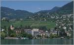 Ein Zug-Such-Bild: Vom Schiff auf gemacht zeigt dies Bild eine Blick auf Clarens und Montreux und einen MVR GTW  ABeh 2/6 kurz vor der Haltstelle Châtelard VD.