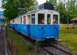 Der ehemalige MOB Triebwagen De 4/4 26 mit dem Personenwagen B⁴ 61 am 28 Mai 2012 in Saanen, aufgenommen aus fahrendem Zug.