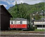 Ein Zugsuchbild: Neben der unübersehbaren CEV HGe 2/2 N° 2 findet sich gut versteckt auf dem Bild noch ein MVR ABeh 2/6 beim Halt in Prélaz-sur-Blonay.