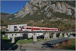 Der TMR RegionAlpes RABe 525 041 erreicht von Le Chable kommend Sembrancher. Der Zug wird nach einem kurzen Halt nach Martigny weiter fahren.

30. Oktober 2024