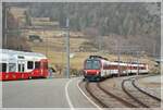 Die in etwas gleiche Szene, vor einigen Jahren vor dem Umbau des Bahnhofs: Ein RegionAlps RBDe 560 Domino nach Le Châble erreicht Sembrancher und vermittelt einen guten Anschuss an den im linken