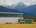   Vor dem Depot der TPC (Transports Publics du Chablais SA) in Aigle steht am 16.09.2017 der  halbe  TPC Beh 4/8 592 der wohl seiner Drehgestelle beraubt wurde und nun auf Hilfsdrehgestelle steht.