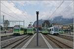 Ein Bahnhof voller Züge: in Aigle (TPC) stehen der Beh 2/6 546 nach Chambéry, der Beh 2/6 545, der Beh 4/8 592 nach Les Diablerets und den neue ABe 4/8 473  mit der gefälligen  Glacier