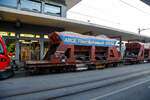 Vierachsiger Schmalspur Drehgestell-Schotterwagen (Schwerkraftentladewagen) Fac  8712 (der Serie 8701 – 8712), eingereiht in einen RhB PmG (Personenzug mit Gterbefrderung) nach Arosa, gefhrt