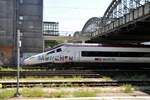 SBB ETR 610  93 85 2 503 018-6 CH-SBB mit Werbung für München-Zürich beim Stellwerk bei der Donnersberger Brücke am 04.06.2022.