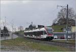 Eine Charakteristik der Seetalbahn ist, dass die praktisch auf ihre gesamten Länge der Strasse entlang führt und folglich durch unzählige risikoreiche Bahnübergänge aufwartet. Doch kurz nach Birrwil, auf dem Weg nach Boniswil verlässt die Bahn die Parallellage zur Strasse. Im Bild der SBB RABe 520 012 auf dem Weg nach Lenzburg.

22. März 2021