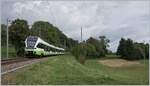 Der von transN gemietet SBB RABe 523 077 ist bei Les Haut-Geneveys auf dem Weg nach Le Locle.