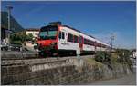 Im Bahnhof von St-Gingolph wartet ein Walliser Regio Alp Domino auf die Abfahrt als Regionalzug 6115 nach Brig.