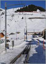 Zwei MGB  Orion  mit dem ABeh 8/12 310 an der Spitze sind weit oberhalb von Andermatt auf dem Weg in Ursenental.