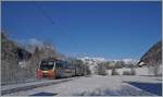 Unverkennbar ein Nachschuss, da lässt der Winter keine  Tricks  zu, denn obwohl nur sehr wenig Schnee liegt, ist doch aufwirbelnder Schnee zu erkennen, wohl auch, da die Züge hier relativ