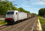   Die für die Crossrail AG fahrende E 186 908 (91 83 2186 908-6 I-XRAIL, ex 91 80 6186 908-0 D-BTK) fährt am 01.06.2019 mit einem langen KLV-Zug durch den Bahnhof Bonn UN Campus (in