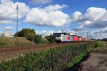 Crossrail 186 187 schleppt der Neuss-KLV durch Tilburg-Reeshof am 15 Oktober 2021.