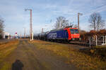 Die an die SBB Cargo International AG vermietete SBB Cargo Re 482 025-4 (91 85 4482 025-4 CH-SBBC) fährt am 22.02.2023 mit einem Kesselwagenzug durch Ruderdorf (Kr.